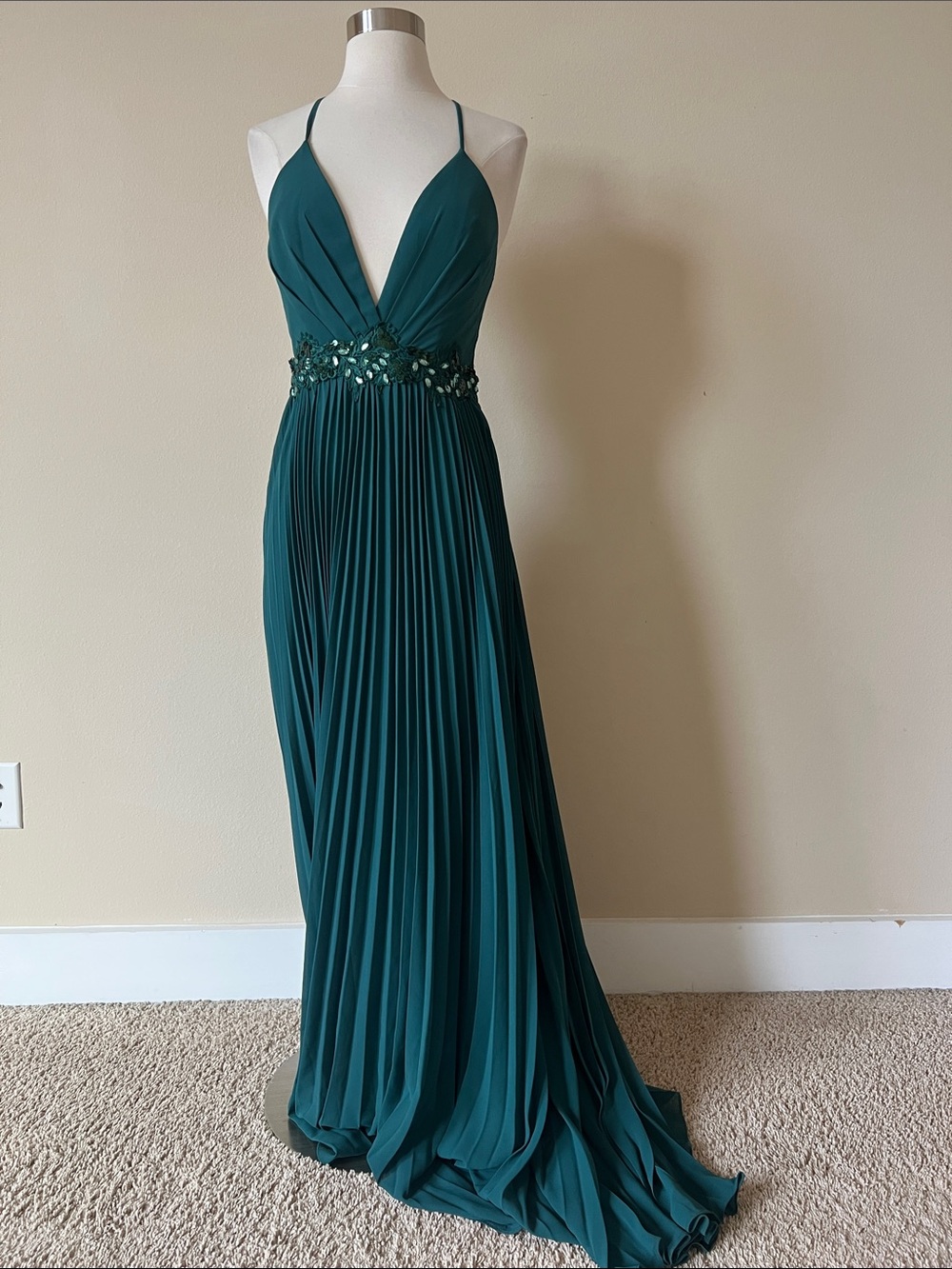 Lulu’s Elegant Teal Pleated Evening Gown with Embellished Waist